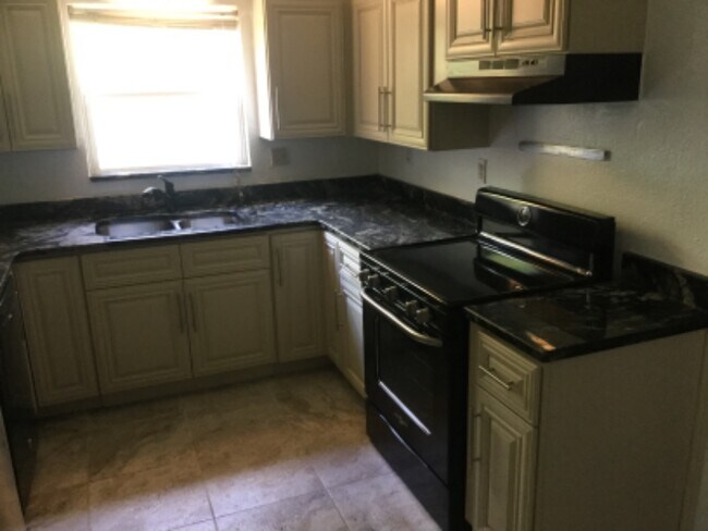 Foto del edificio - 10924 124th Ave N