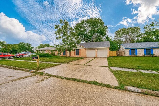 Building Photo - 1334 Tenderden Dr