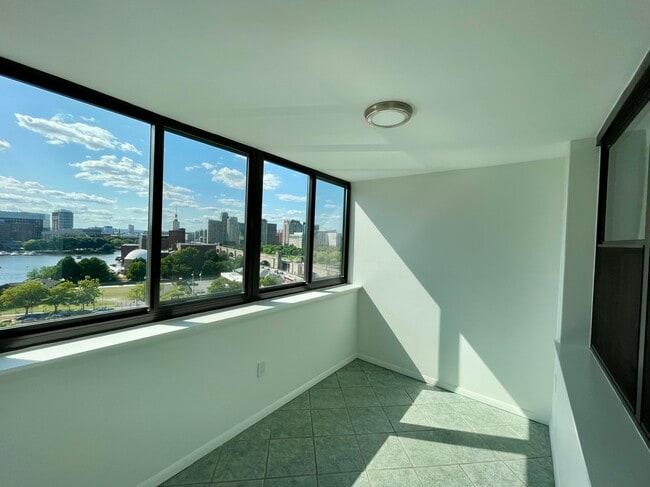 Foto del edificio - 8 Whittier Plz