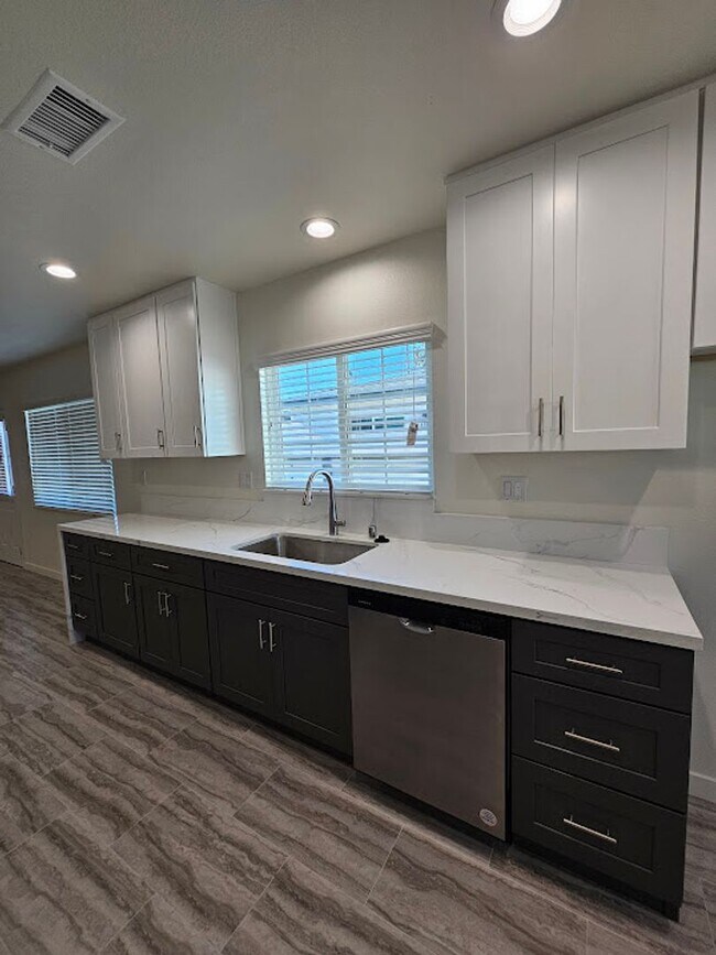 Foto del edificio - Newly Remodeled 2 Bedroom / 1 Bath! Call o...