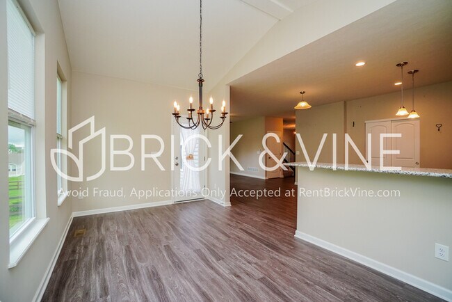 Building Photo - 2480 Ridgeway Ave