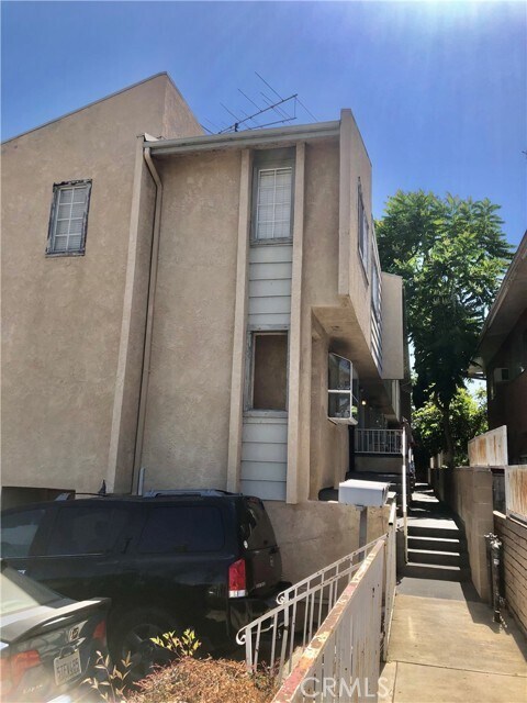 Building Photo - 836 S Sierra Vista Ave