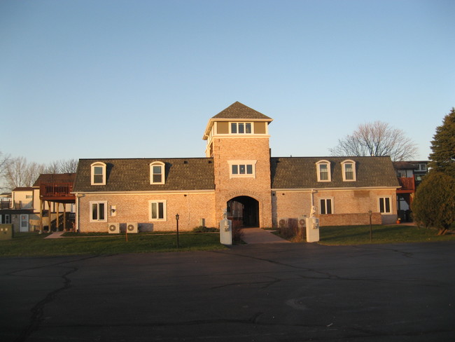 building facing South - 2200 Stonecroft Dr