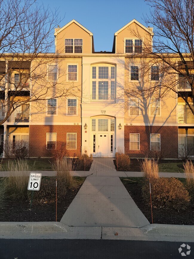 Townhomes for rent in North Chicago IL with Washer & Dryer 1