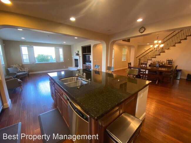 Building Photo - 4 br, 4.5 bath House - 282 Drummond Dr