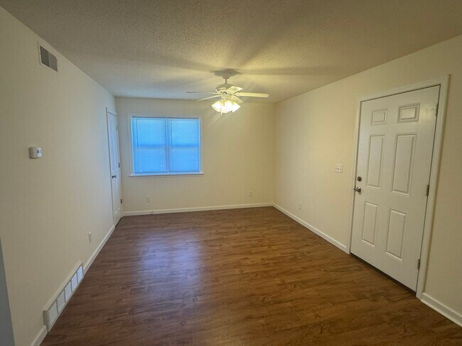Sala de estar - James Dale Apartments
