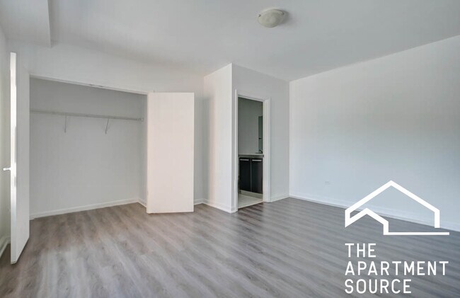 Foto del edificio - 1544 W Glenlake Ave