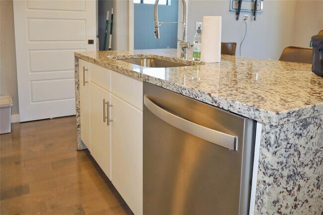 Foto del edificio - 810 S Rock St