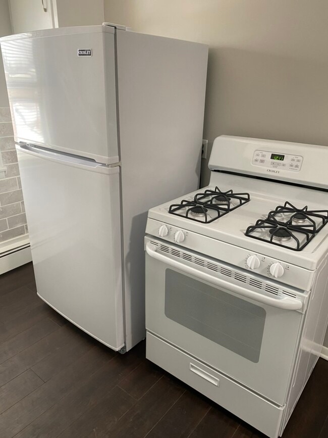 new appliances - 6062 Transit Rd