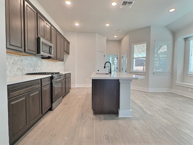 Foto del edificio - Step into a gorgeous, brand new home waiti...
