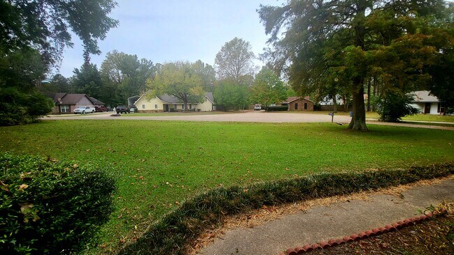Foto del edificio - 1104 River Bend Rd