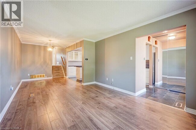 Building Photo - 44 Marblehead Crescent