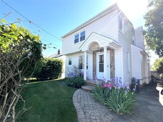 Building Photo - 129 Flamingo St