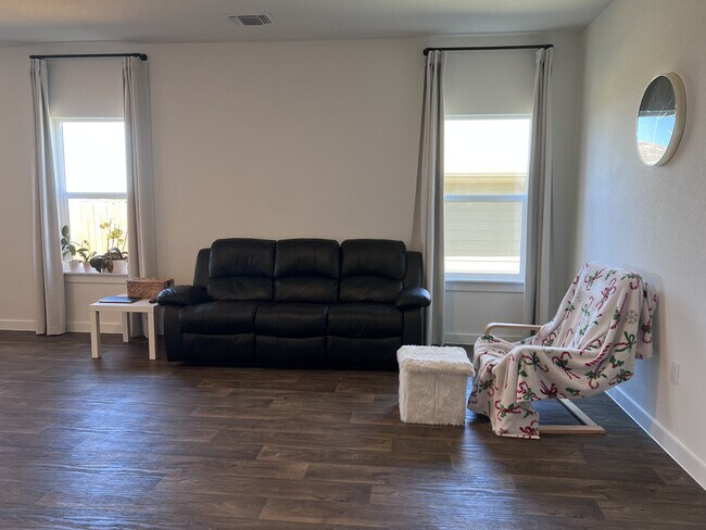 Building Photo - 305 Concho River Dr