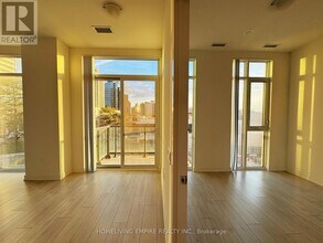 Building Photo - 5858 Yonge St