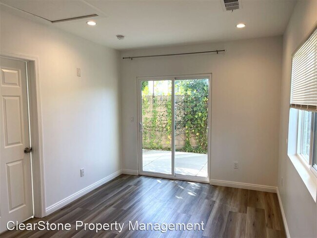 Foto del edificio - 8603 Collett Ave