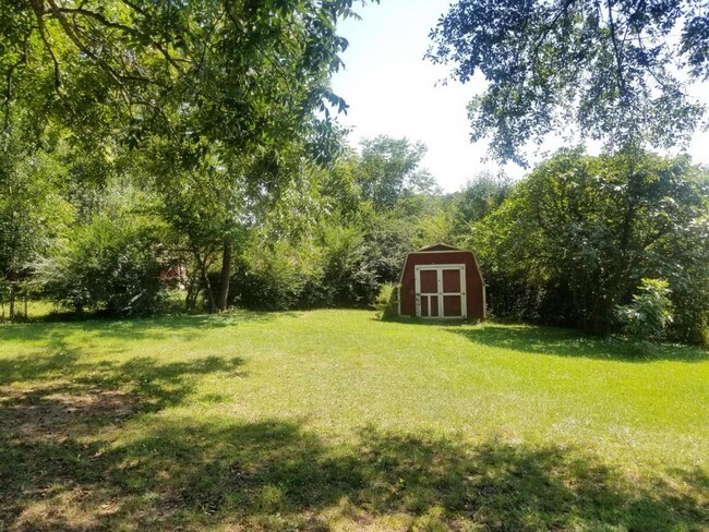 Building Photo - 2243 Lake Harbin Rd