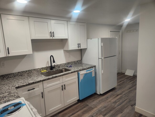 Building Photo - 13 Bridle Path