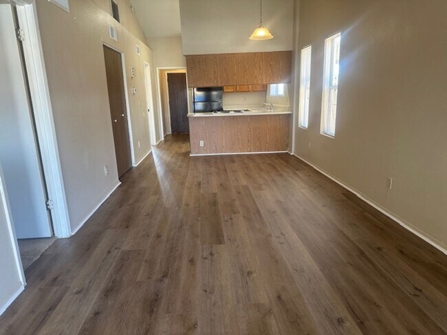 Building Photo - Single-Level 2 Bedroom/2 Bath Twin Home wi...
