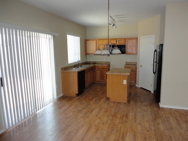 Building Photo - 1521 S 122nd Ave