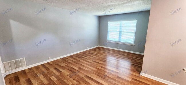 Building Photo - 1520 Hilltop Dr