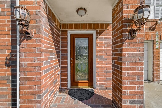 Building Photo - 15910 Clayton Bend Dr