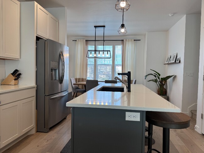 Foto del edificio - 811 E 975 N