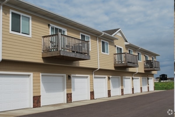 Building Photo - Jackson Heights Apartments & Townhomes