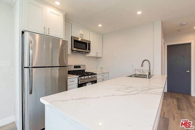 Foto del edificio - 3872 Bentley Ave