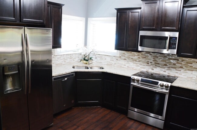 Building Photo - 1133 Airport Rd