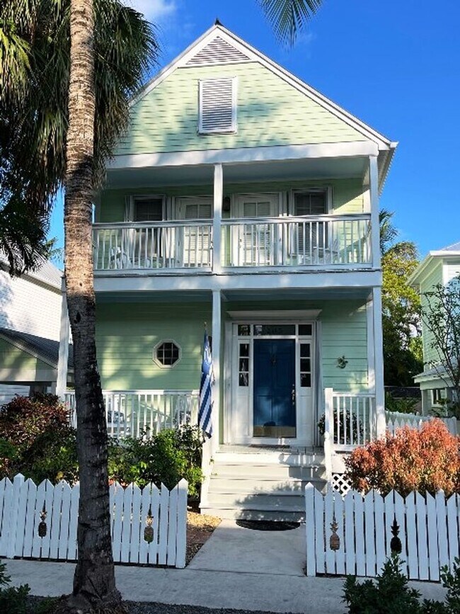 Foto del edificio - 6-MONTH RENTAL! Beautifully Furnished 3 Bed 2.5 Bath Home in the Sanctuary of the Key West Golf C...