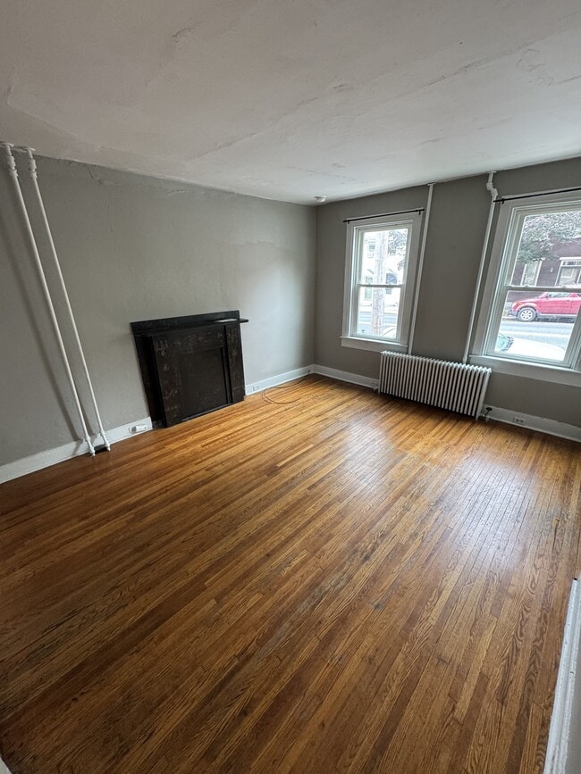 Building Photo - 313 N Mulberry St