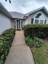 Building Photo - 2510 Twin Springs Dr S