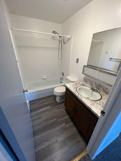 Building Photo - Golden Ridge Apartments