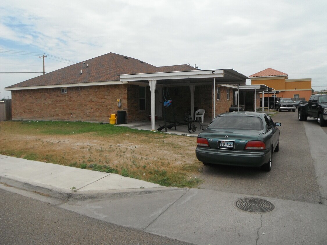front view - 712 Agate St
