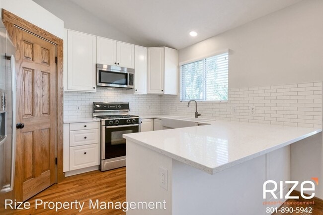 Building Photo - 5 br, 3.5 bath House - 12092 S Pond Ridge Dr