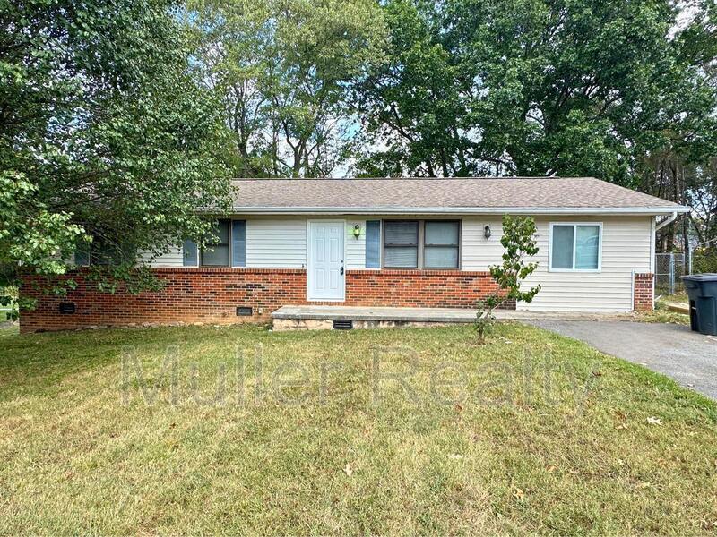Primary Photo - 7401 Meadowbrook Cir
