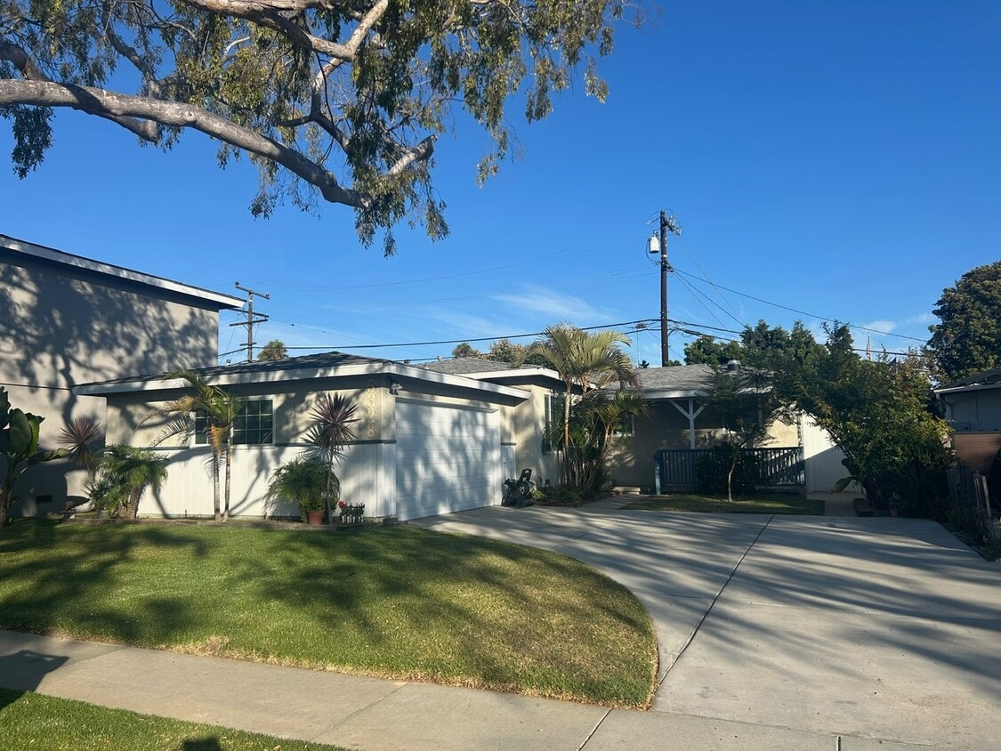 Foto principal - 5328 W 142nd Pl