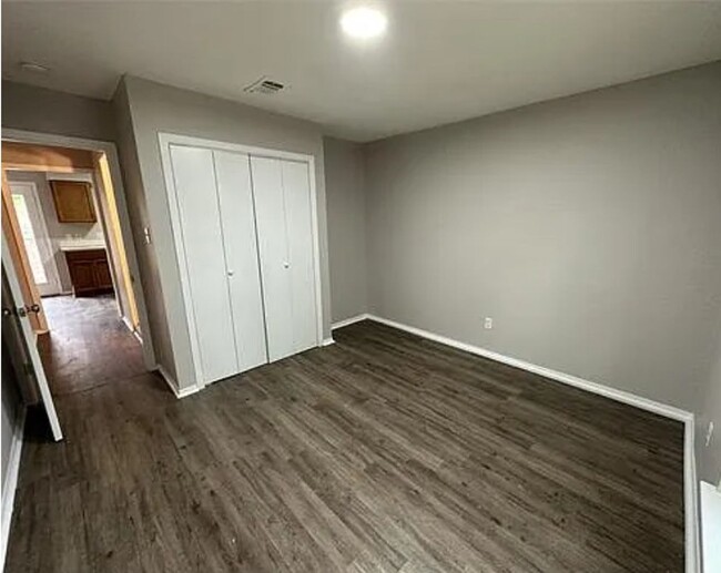 Foto del edificio - Renovated 4 bedroom 2 bathroom single fami...