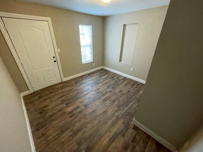 Building Photo - 2 br, 1 bath House - 2648 SW Grand Blvd