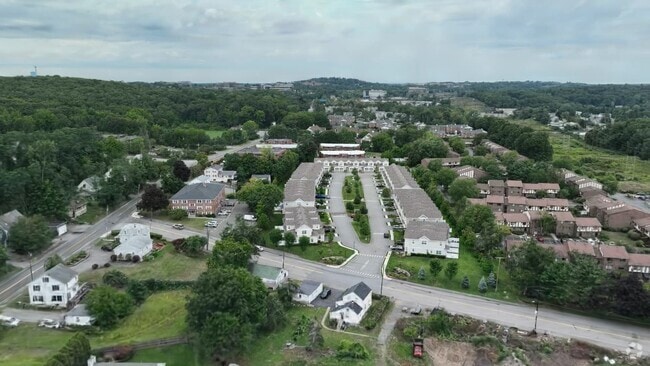  - Townhomes at 285