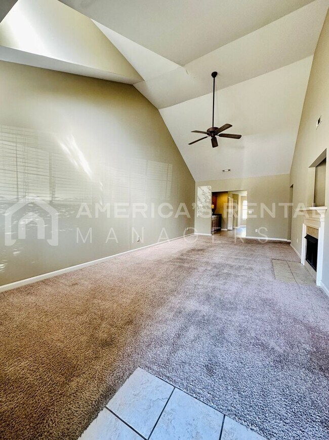 Foto del edificio - Home For Rent In Calera! AVAILABLE TO VIEW...