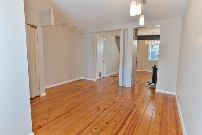 Foto del edificio - Adorable 2 Bedroom Single Family on Penn St