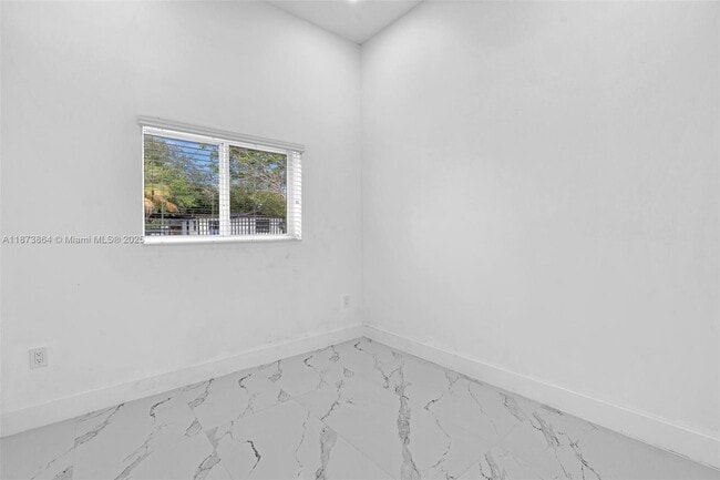 Foto del edificio - 5850 NE 3rd Ave