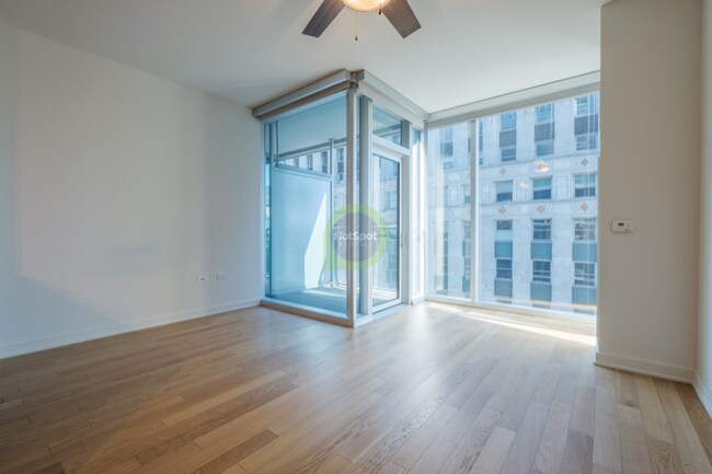 Building Photo - 149 W Kinzie St