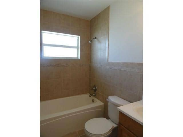 Building Photo - 1301 NE 15th St