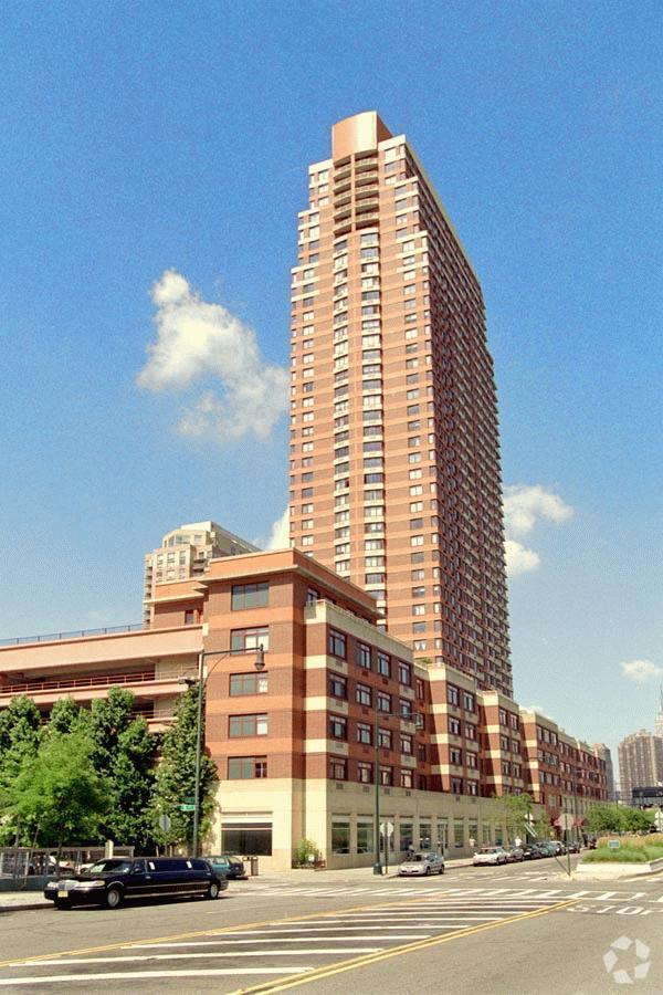Citylights at Queens Landing Apartments in Long Island City, NY