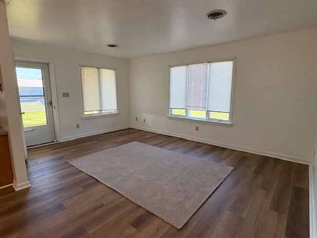 Foto del edificio - Single Level Half Duplex w/ Garage