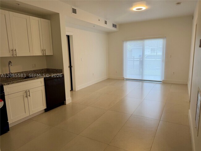 Foto del edificio - 2641 NW 24th Ct