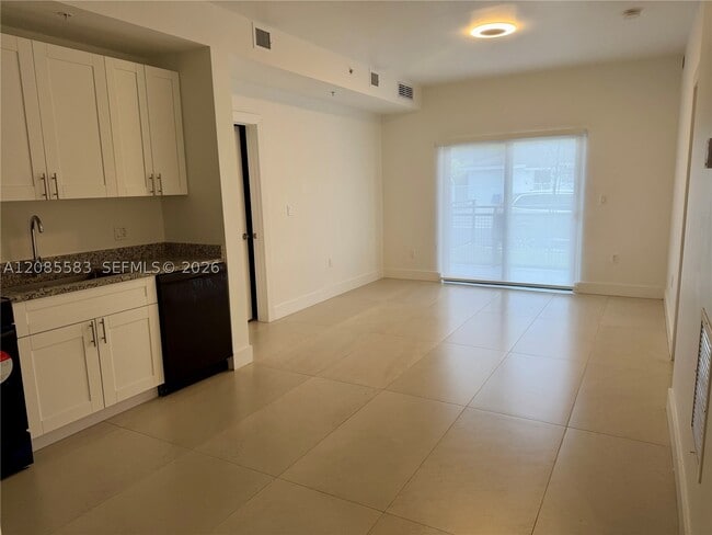 Building Photo - 2641 NW 24th Ct